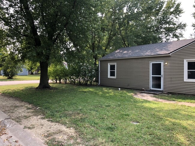 Building Photo - 4515 Elmhurst