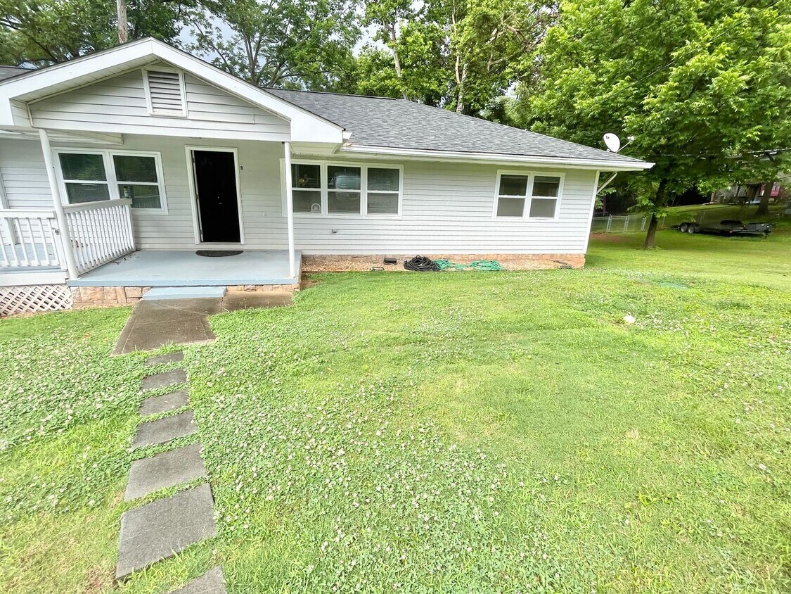 Primary Photo - 4415 Oak Street ^..^