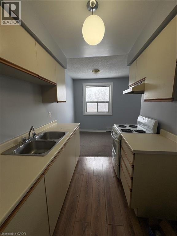 Photo du bâtiment - 524 Main St W