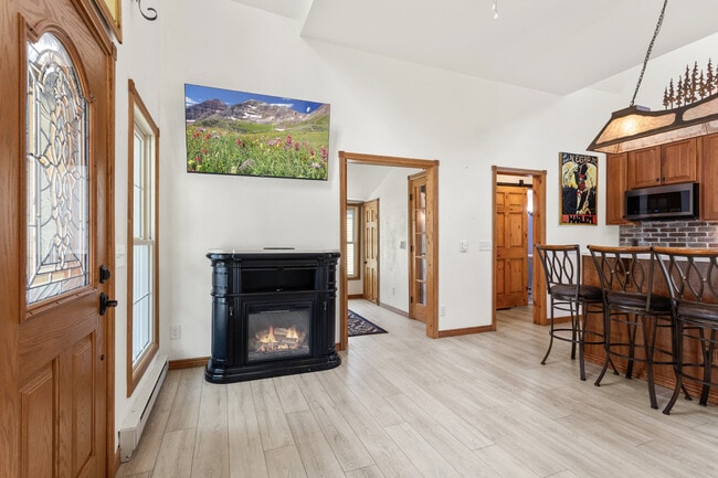 Building Photo - 400 Argentine St