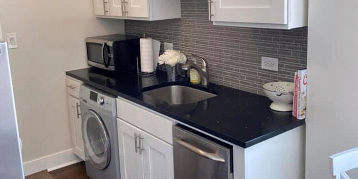 Foto principal - 3829 N Greenview Ave