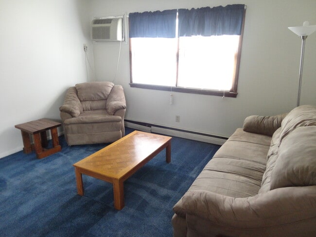 Building Photo - 204 E Mulberry St