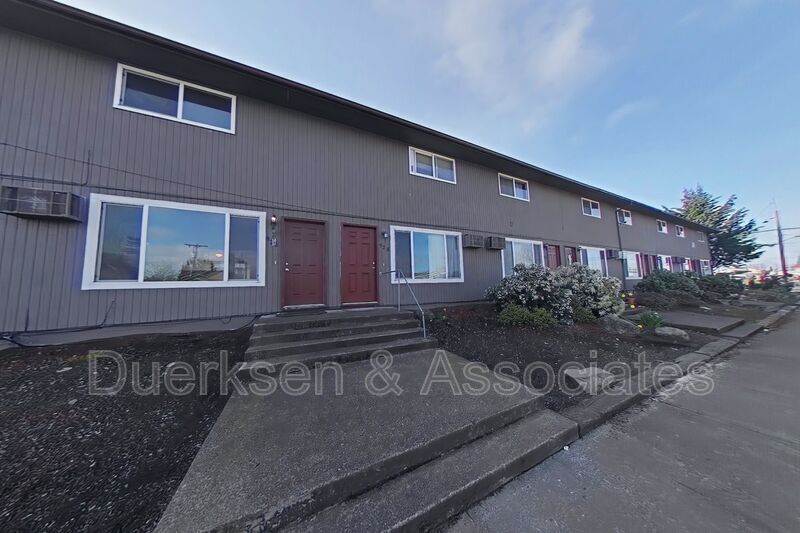 Foto principal - 926 21st Ave SW