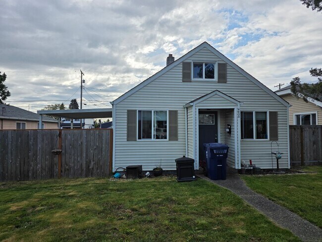 Foto del edificio - Comfortable Tacoma Craftsman Home!