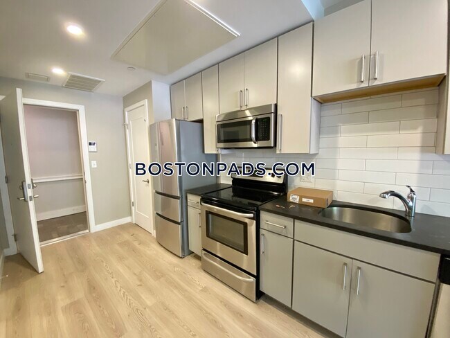 Building Photo - 35 S Huntington Ave