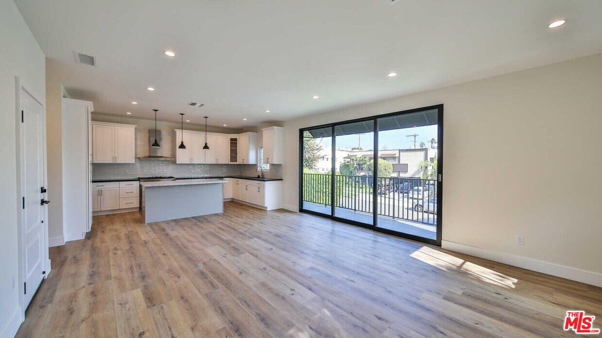 Primary Photo - 732 1/2 N Alfred St