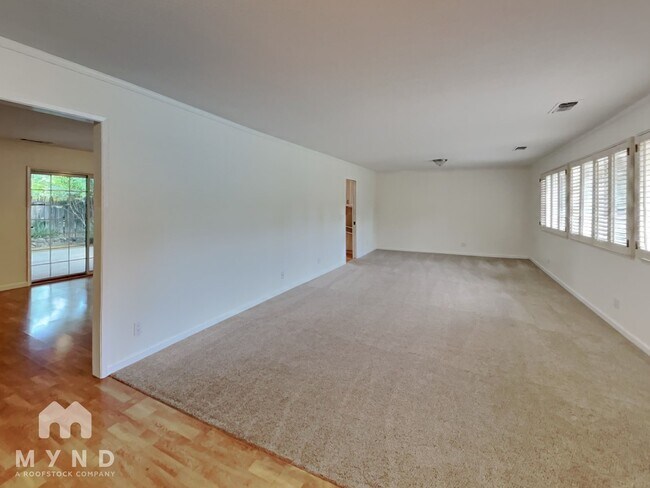 Foto del edificio - 1245 Lantern Ct