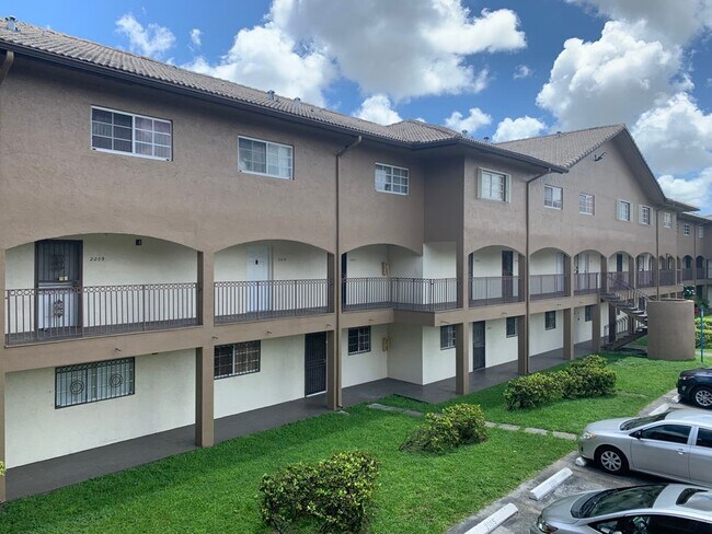 Comunity 2 - 8851 NW 119th St
