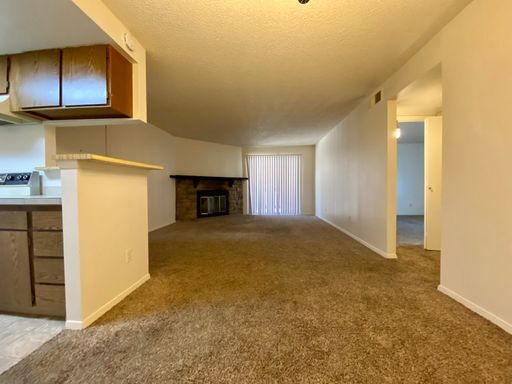 Foto del edificio - 1 Bed 1 Bath Aurora Condo Located Near Che...