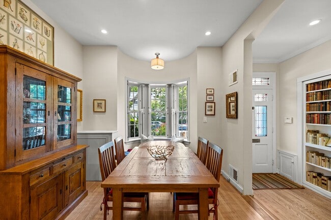 Building Photo - Foggy Bottom Home | 3 Bed | 2.5 Bath | 2,050 Sf | Large Private Patio