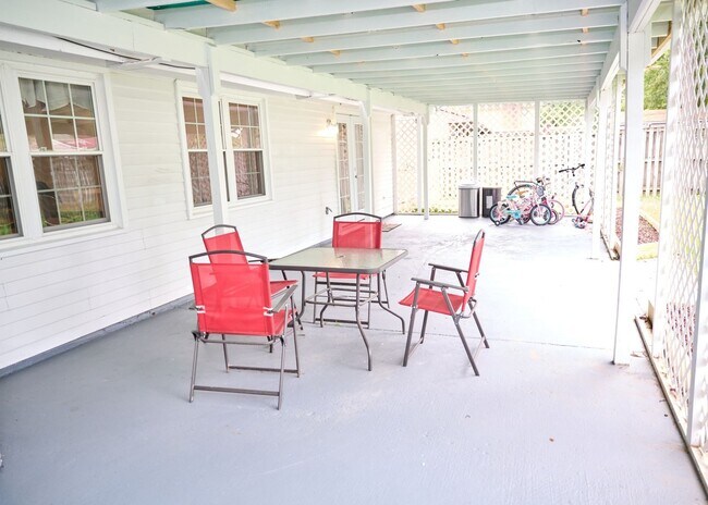 Foto del edificio - 1314 Harwich Dr