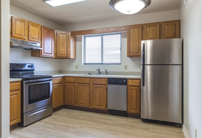 Building Photo - Longview Oaks Apartments