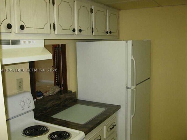 Building Photo - 14221 N Kendall Dr