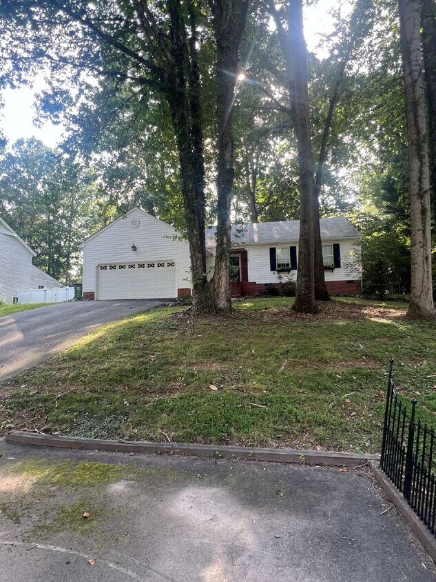 Building Photo - Charming One-Level Home in Quiet Cul-de-Sa...