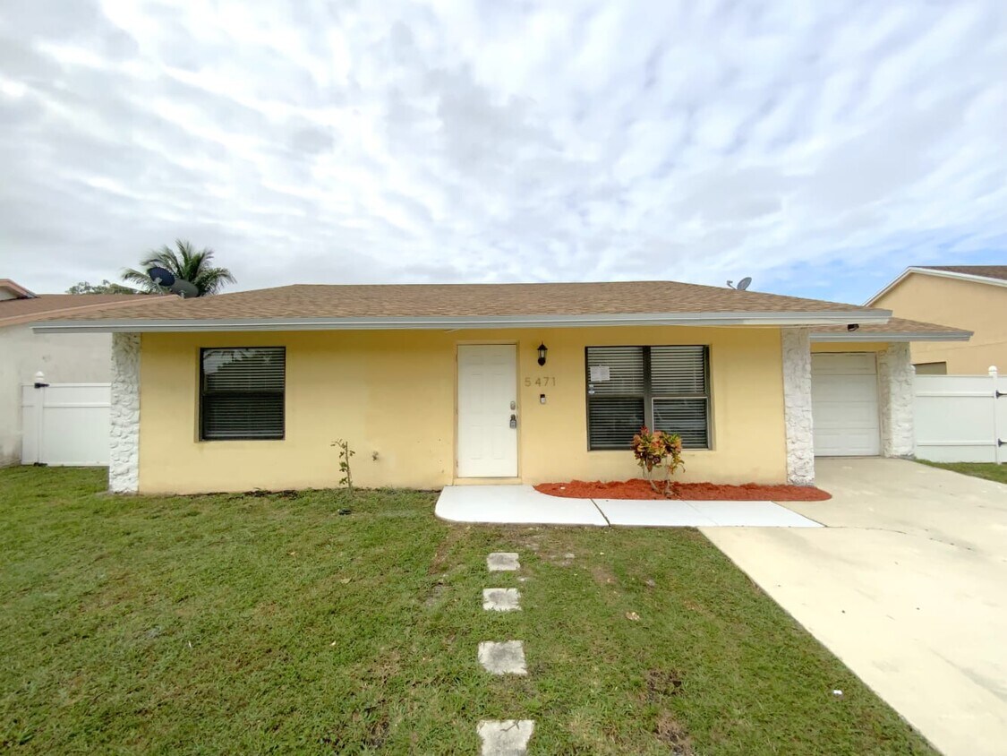 5471 Huddle Hill Rd House Rental in Greenacres, FL