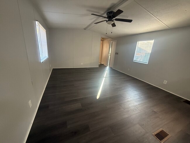 Building Photo - 14136 Little Ranch Rd