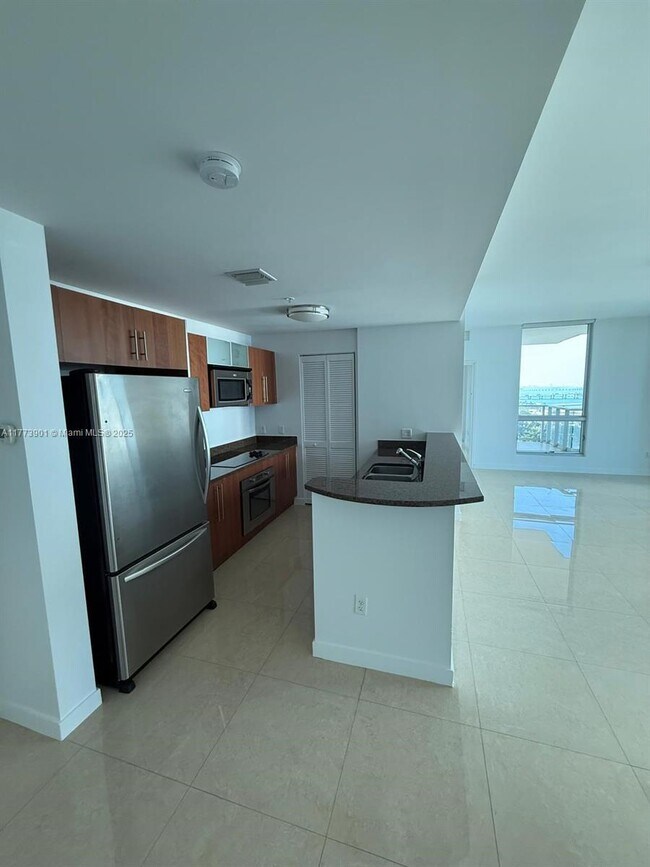 Foto del edificio - 300 S Biscayne Blvd