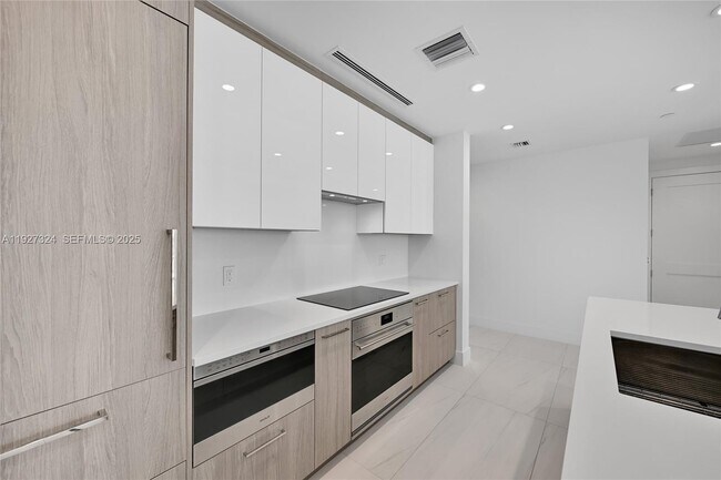 Building Photo - 153 N Seabreeze Blvd