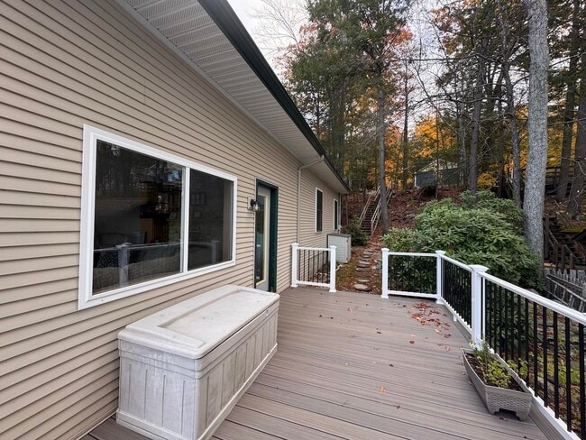 Building Photo - 12 Lake Dr