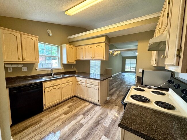 Building Photo - 9197 Kaitlyn Dr S