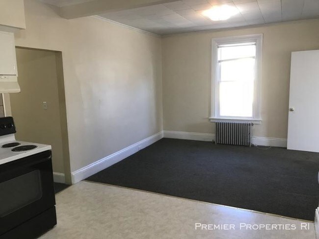 Building Photo - 2 bedroom in Woonsocket RI 02895