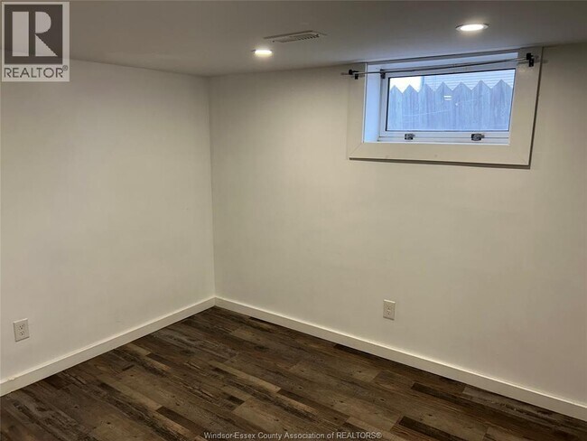 Photo du bâtiment - 1677 Betts Ave