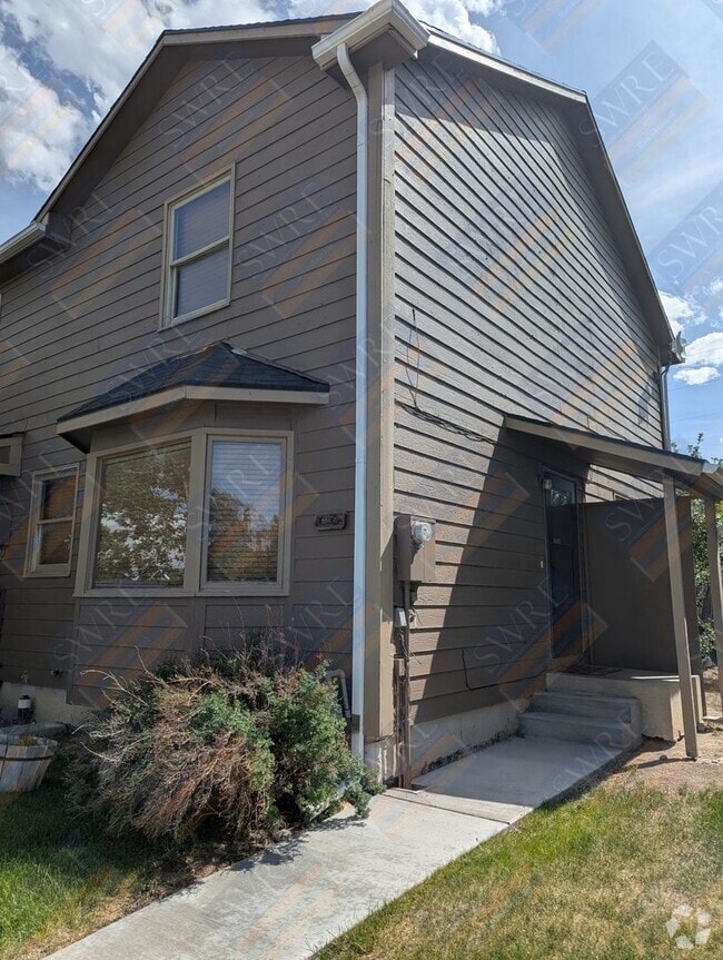 Building Photo - 104a College Ct