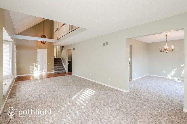 Building Photo - 5409 NW Foxhill Rd, Parkville, MO, 64152