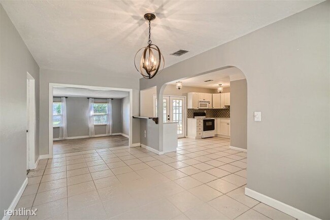 Building Photo - 2 br, 1 bath House - 4813 Lake Charles Dri...