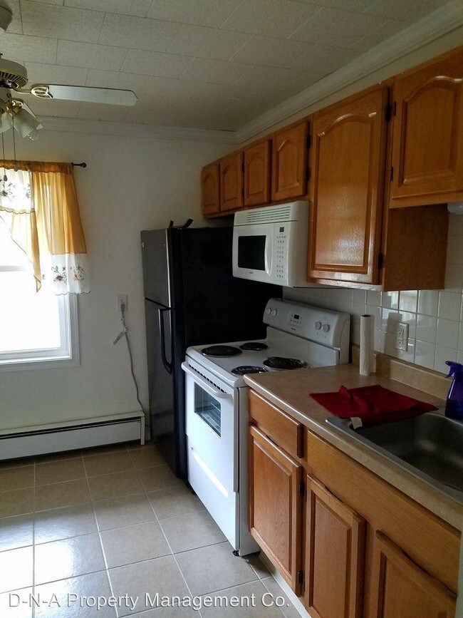 Building Photo - 1315 E Cranberry Ave