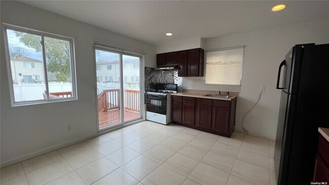 Foto del edificio - 228 Maple Pkwy