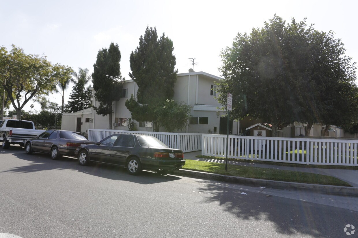 Primary Photo - 2131 S Fairview St
