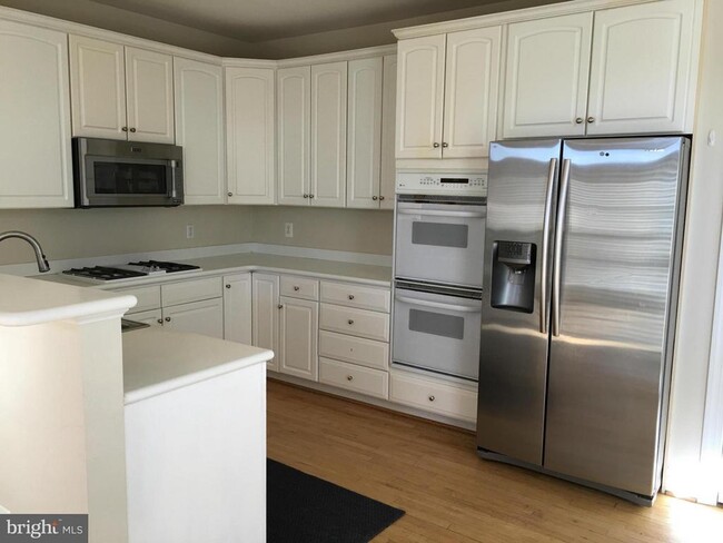 Building Photo - 3900 Hillandale Ct NW