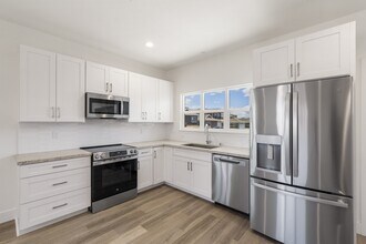 Building Photo - 125 Oliona St