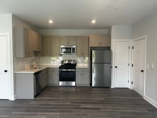 Building Photo - 363 Marshall St