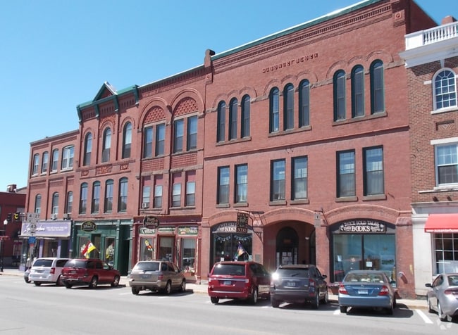 Building Photo - 163 Main St