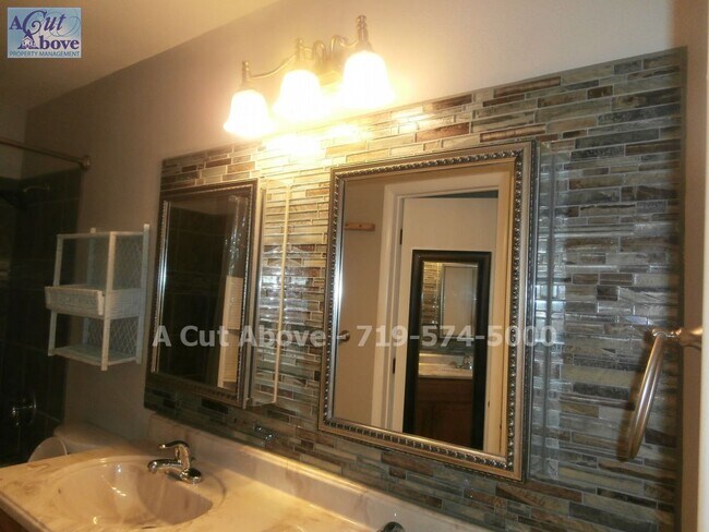 Building Photo - 5 Bedroom 2 Bath in Widefield