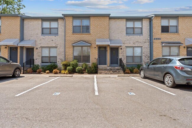 Foto del edificio - 3004 Whisper Oaks Ln