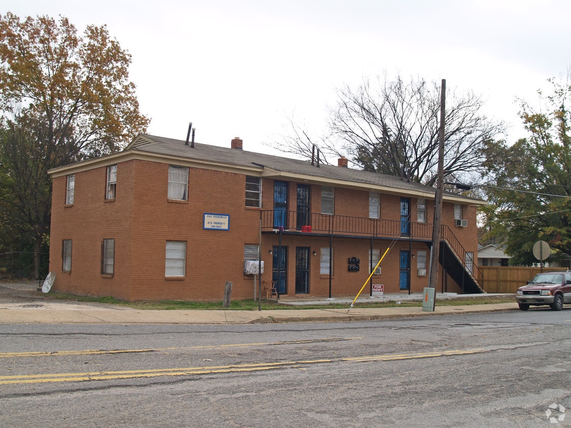 Primary Photo - 1242 N Evergreen St
