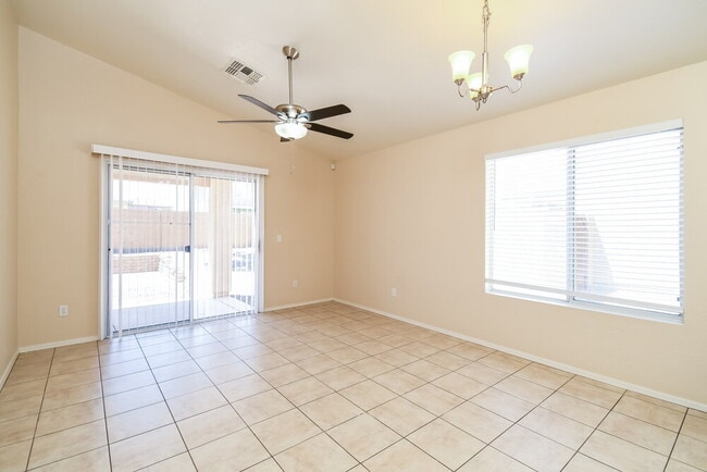 Building Photo - 1123 E Stardust Way