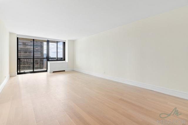 Foto principal - 3 bedroom in New York NY 10023