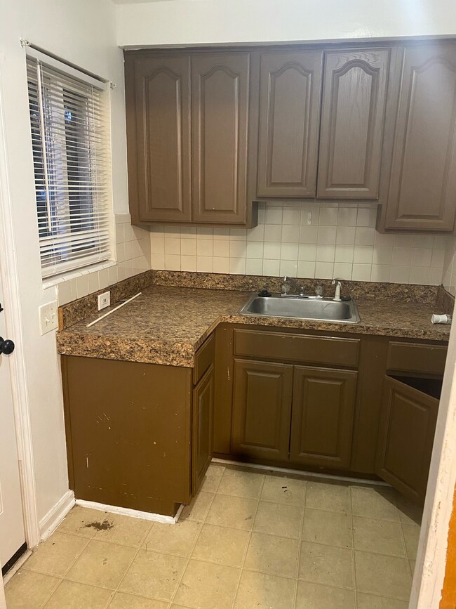 Kitchen - 17204 Birchcrest Dr