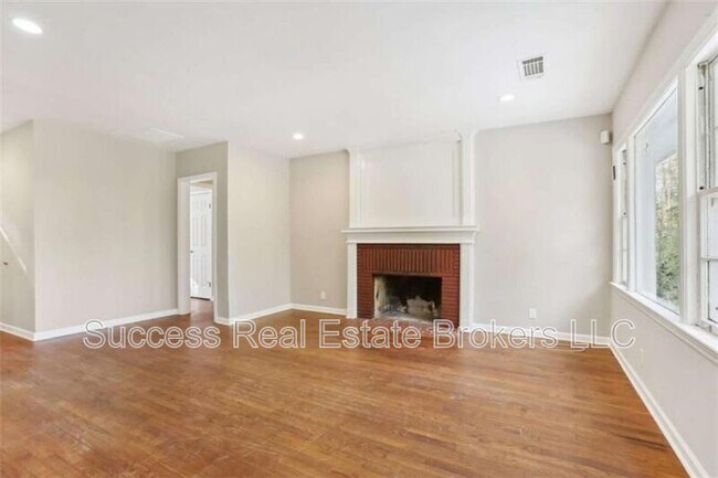 Foto del edificio - 1840 Camellia Dr