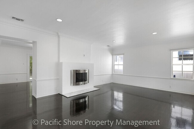 Foto del edificio - Stunning Picfair Village Home with Private Backyard Oasis & Modern Upgrades