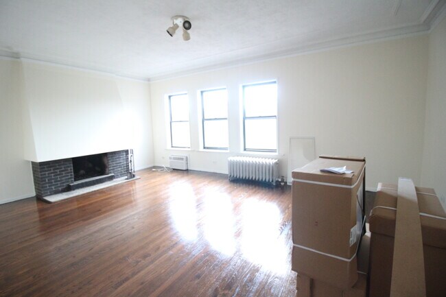 Foto del edificio - 7628 N Rogers Ave