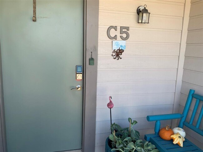 Building Photo - 3220 69th St