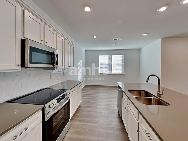 Building Photo - 1039 Highland Walk