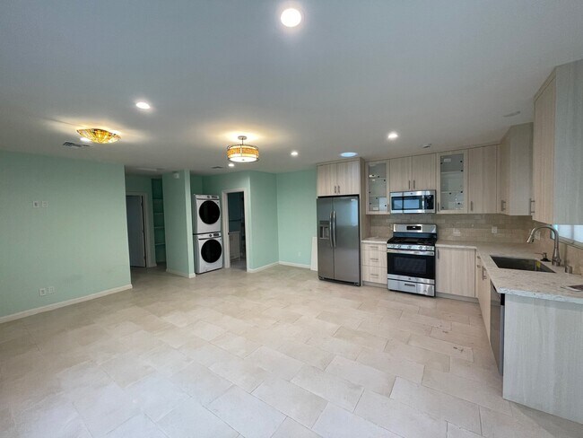 Building Photo - 4131 Chevy Chase Dr