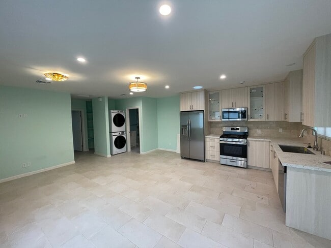 Building Photo - 4131 Chevy Chase Dr