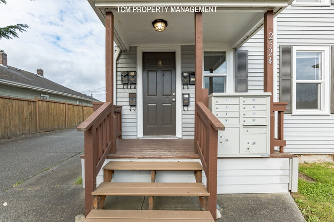 Building Photo - 2524 Chestnut St
